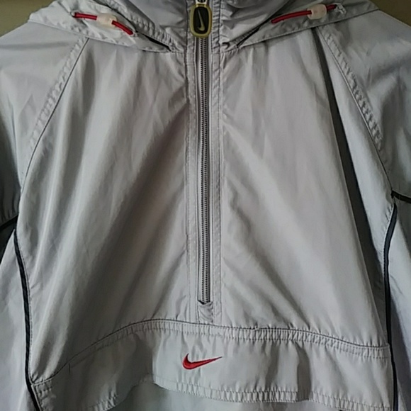nike windbreaker with front pocket